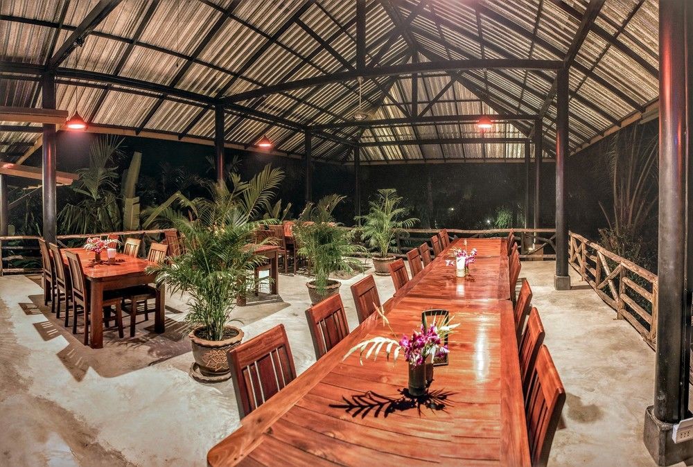 Anurak Community Lodge Phanom Buitenkant foto