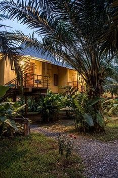 Anurak Community Lodge Phanom Buitenkant foto